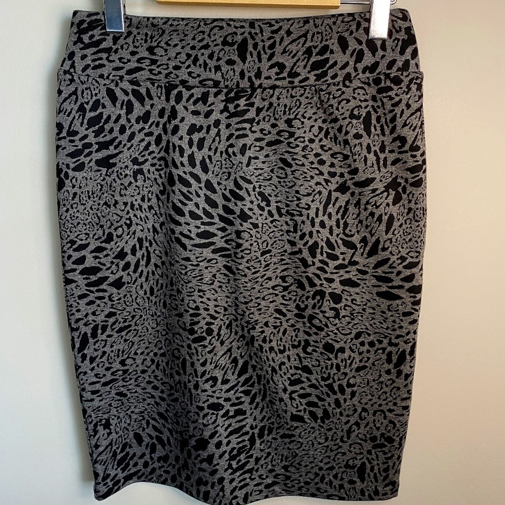 Jessica Women's Gray/Black Patterned Pull On Midi‎ Skirt Size 2
